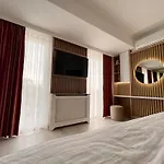 Ellie Apartment